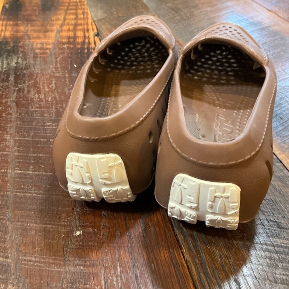 Floafers Women’s Posh Driver Brown Coconut Perforated Foam Loafers Size 9 - Picture 7 of 8